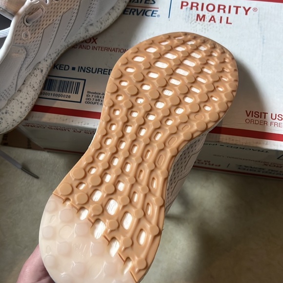 NEW Adidas Pure Boost 21 Shoes Cloud White/Metallic Silver - Size 7.5 - Picture 6 of 10